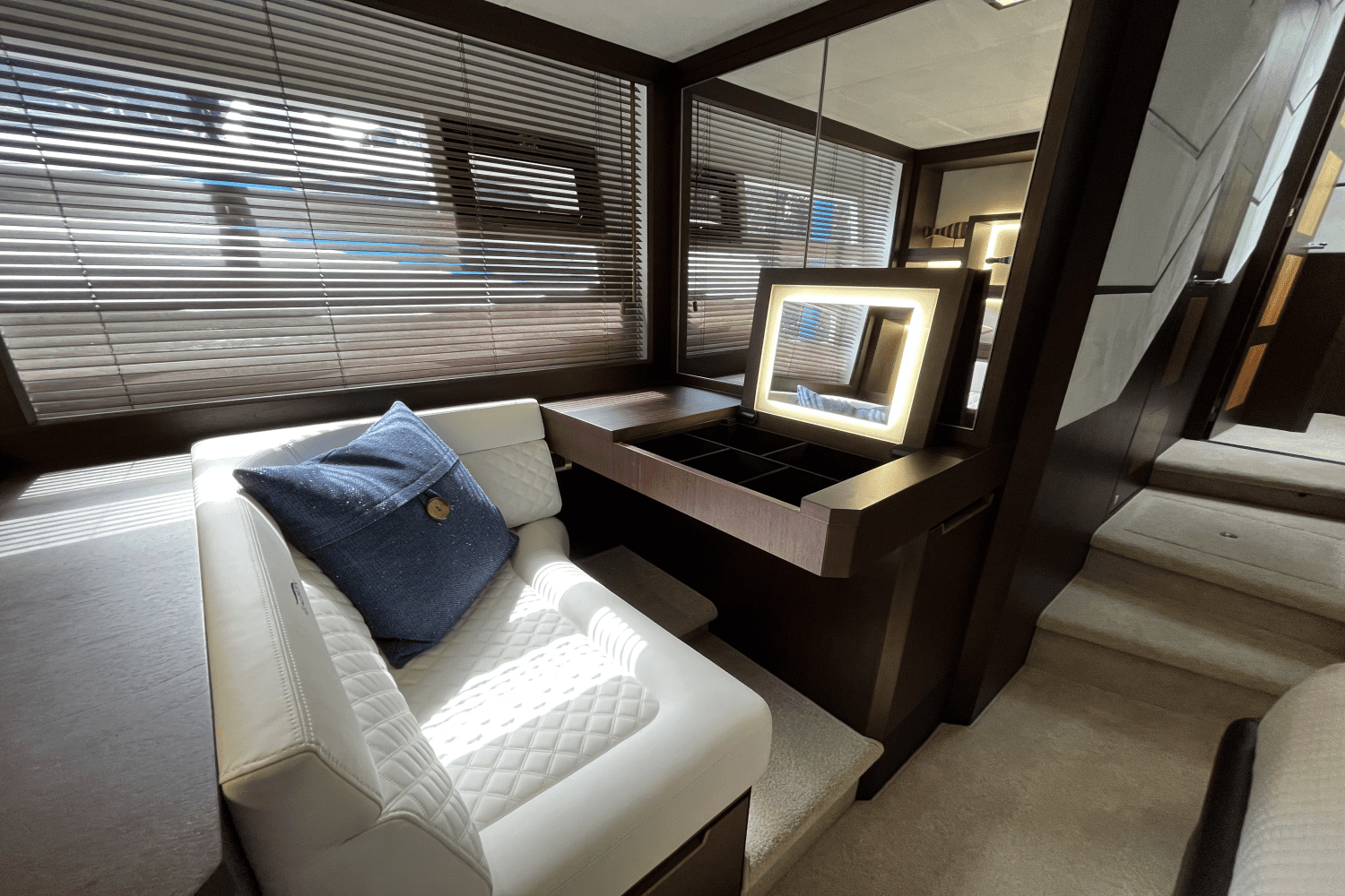 2020 Galeon
                                                             550 FLY Image Thumbnail #53