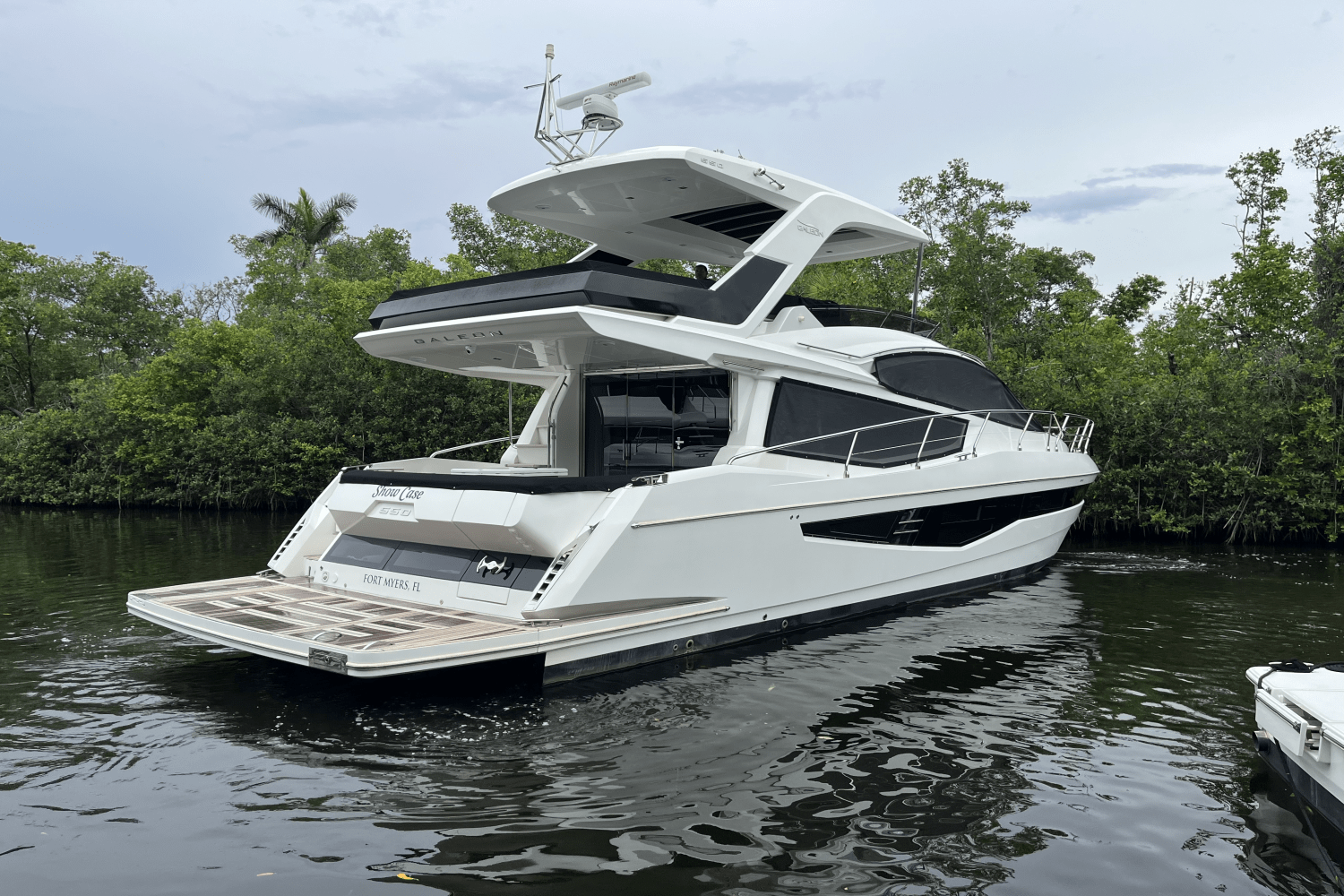 2020 Galeon
                                                             550 FLY Image Thumbnail #3