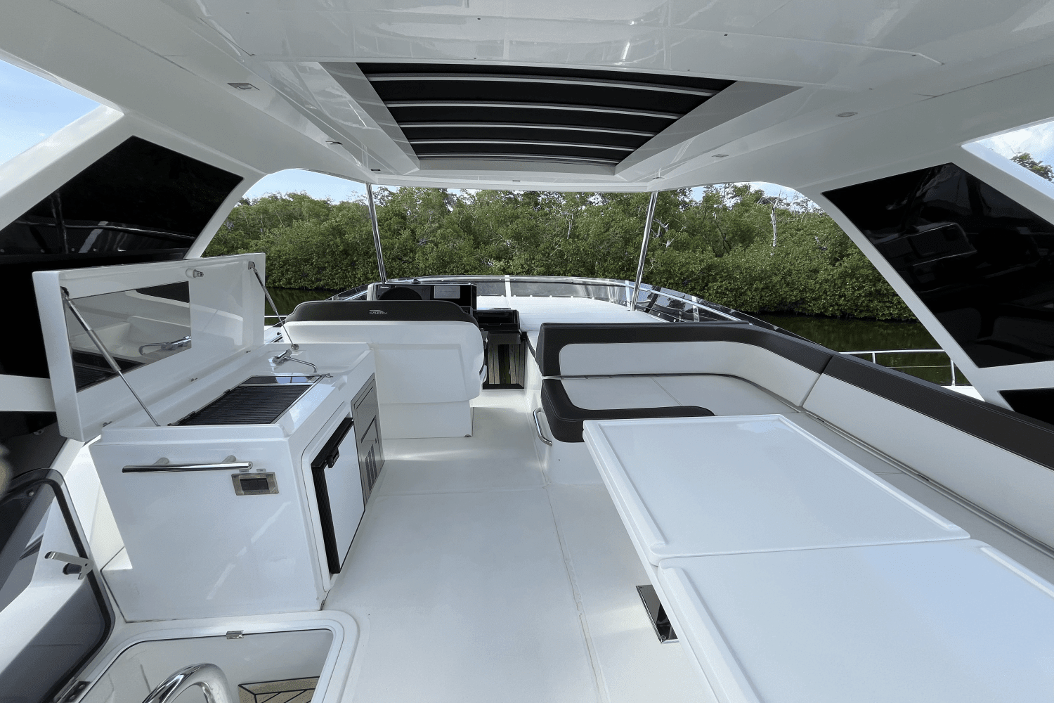 2020 Galeon
                                                             550 FLY Image Thumbnail #8