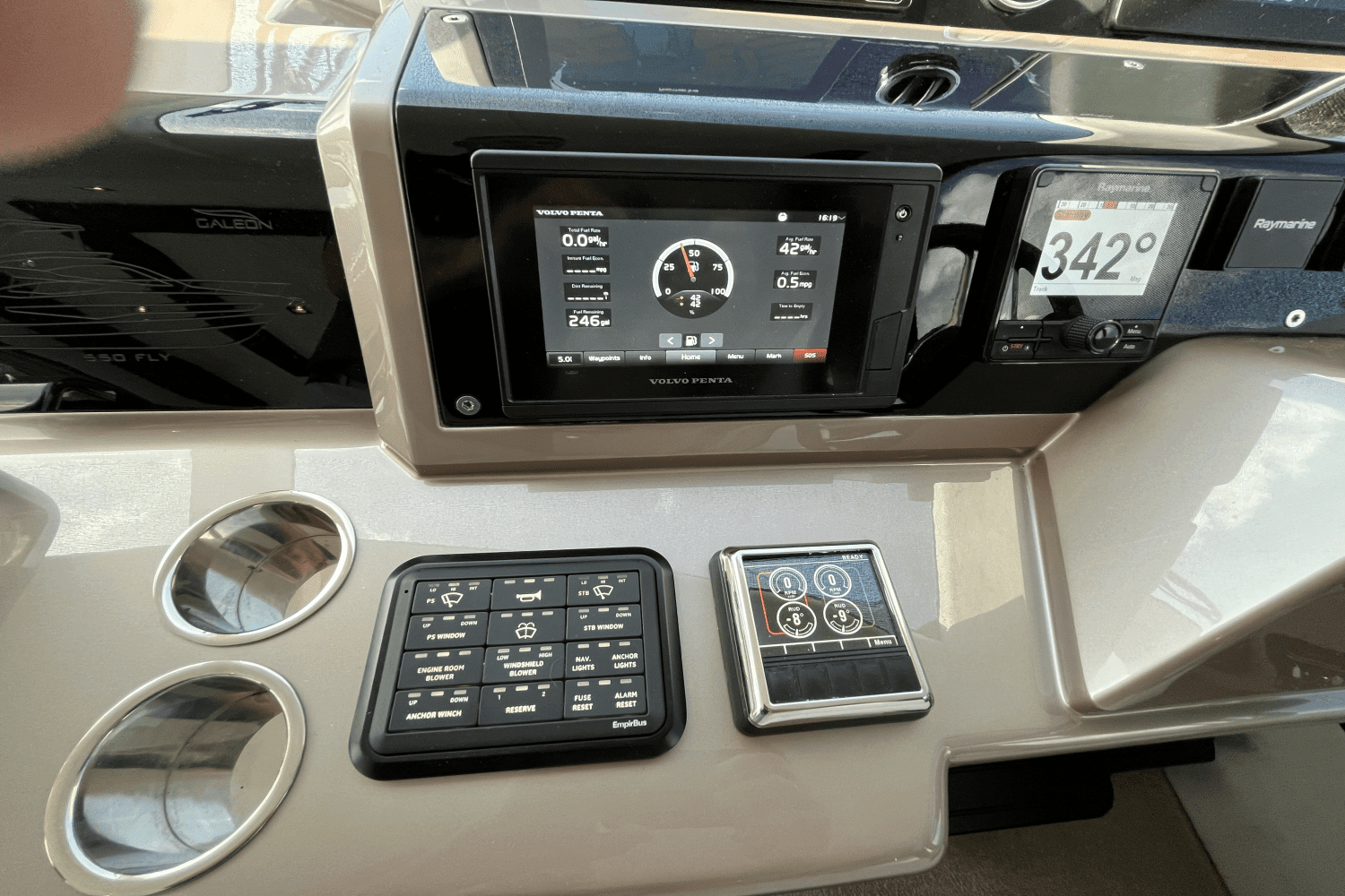 2020 Galeon
                                                             550 FLY Image Thumbnail #40