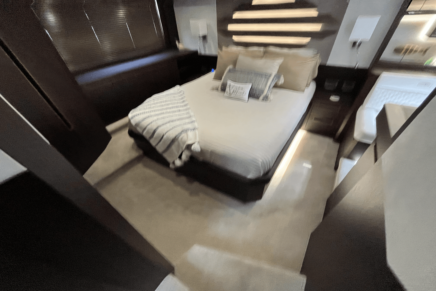 2020 Galeon
                                                             550 FLY Image Thumbnail #48