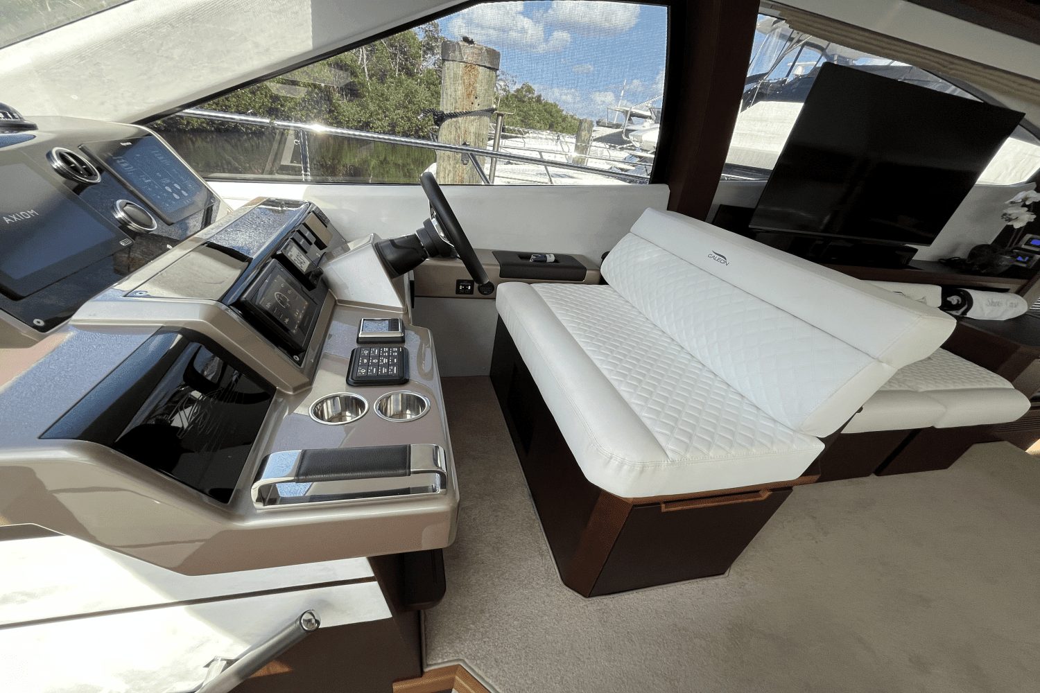 2020 Galeon
                                                             550 FLY Image Thumbnail #35