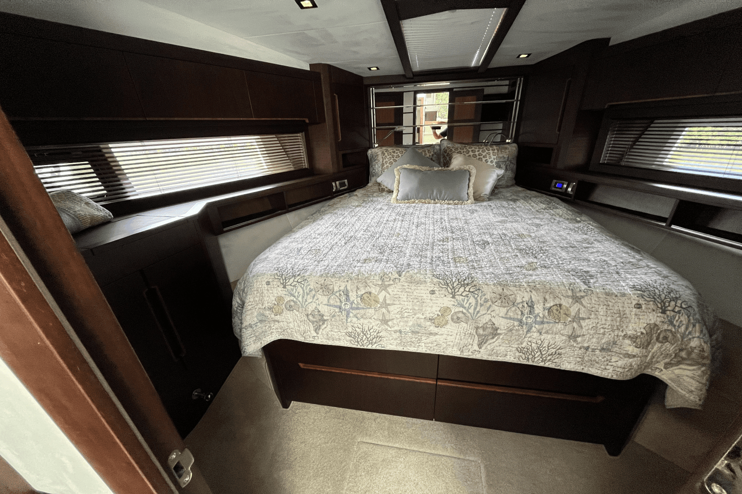 2020 Galeon
                                                             550 FLY Image Thumbnail #63