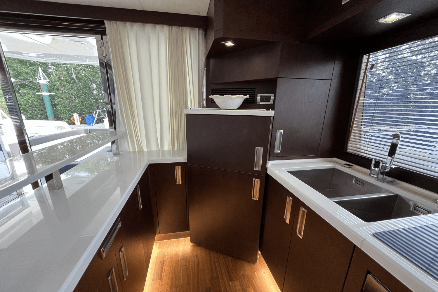 2020 Galeon
                                                             550 FLY Image Thumbnail #23