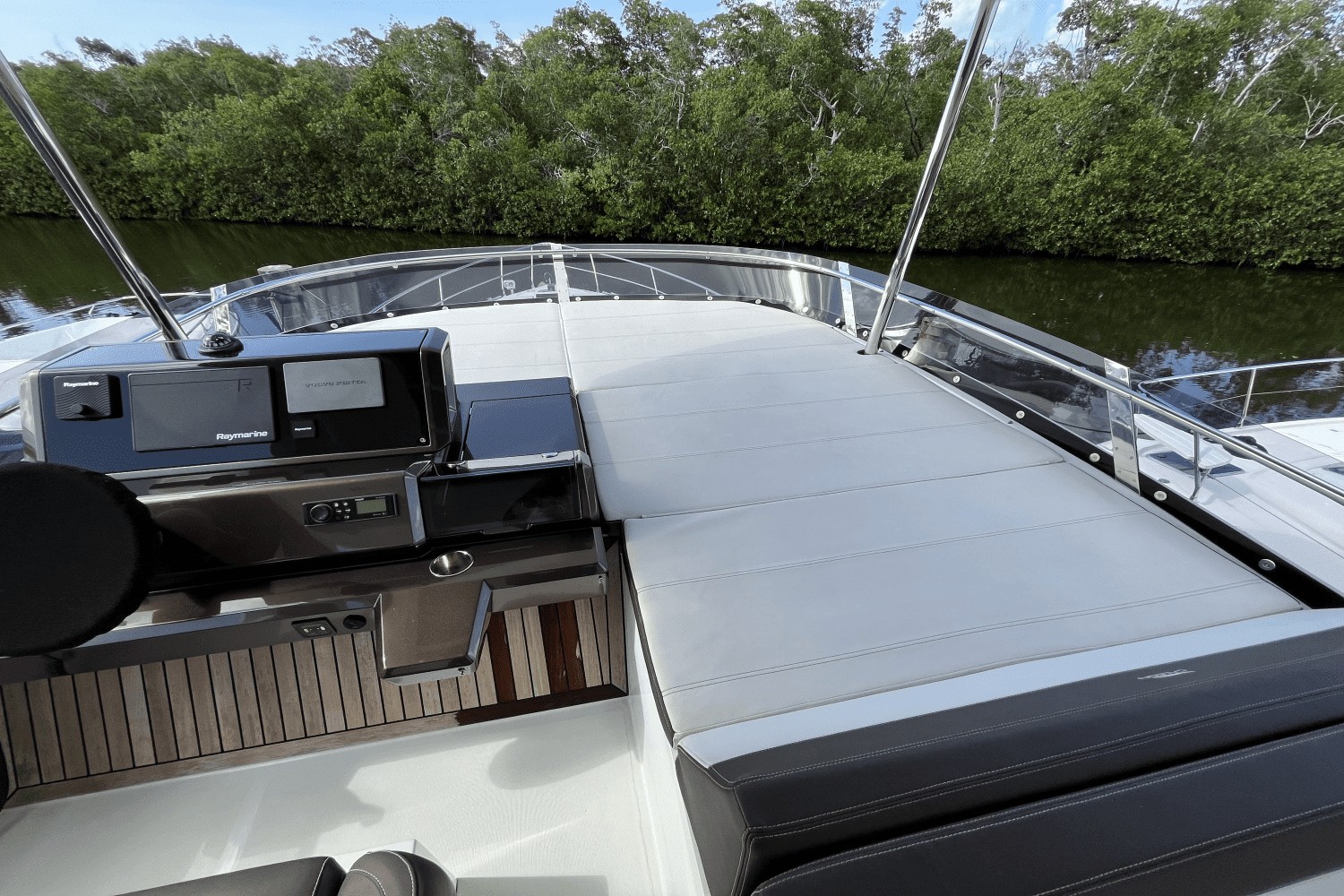 2020 Galeon
                                                             550 FLY Image Thumbnail #10