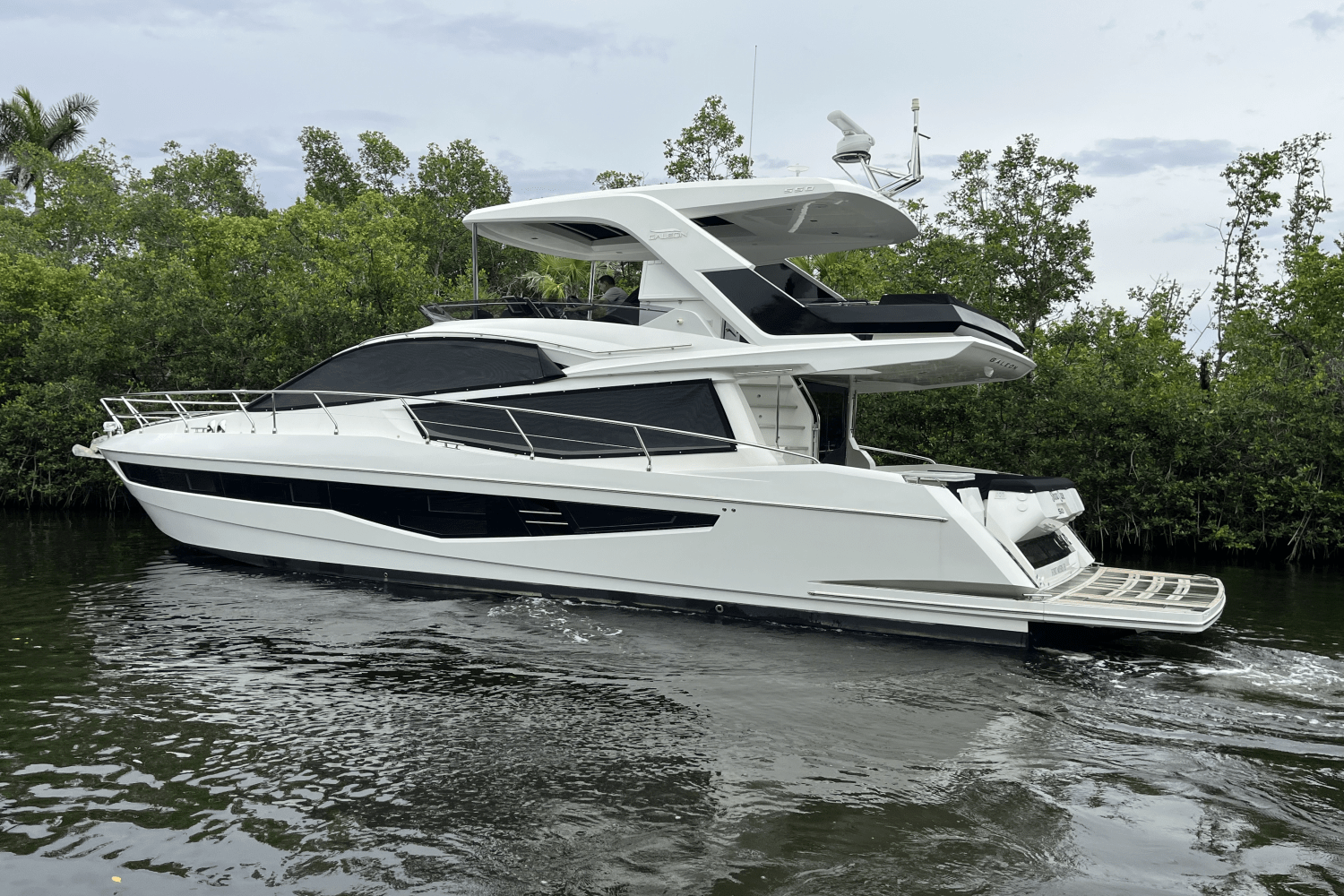 2020 Galeon
                                                             550 FLY Image Thumbnail #1
