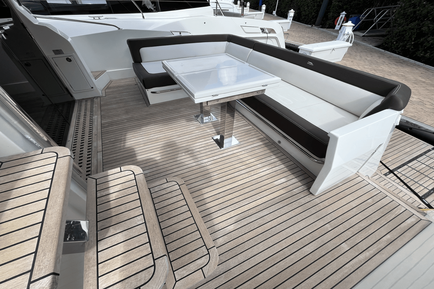 2020 Galeon
                                                             550 FLY Image Thumbnail #16