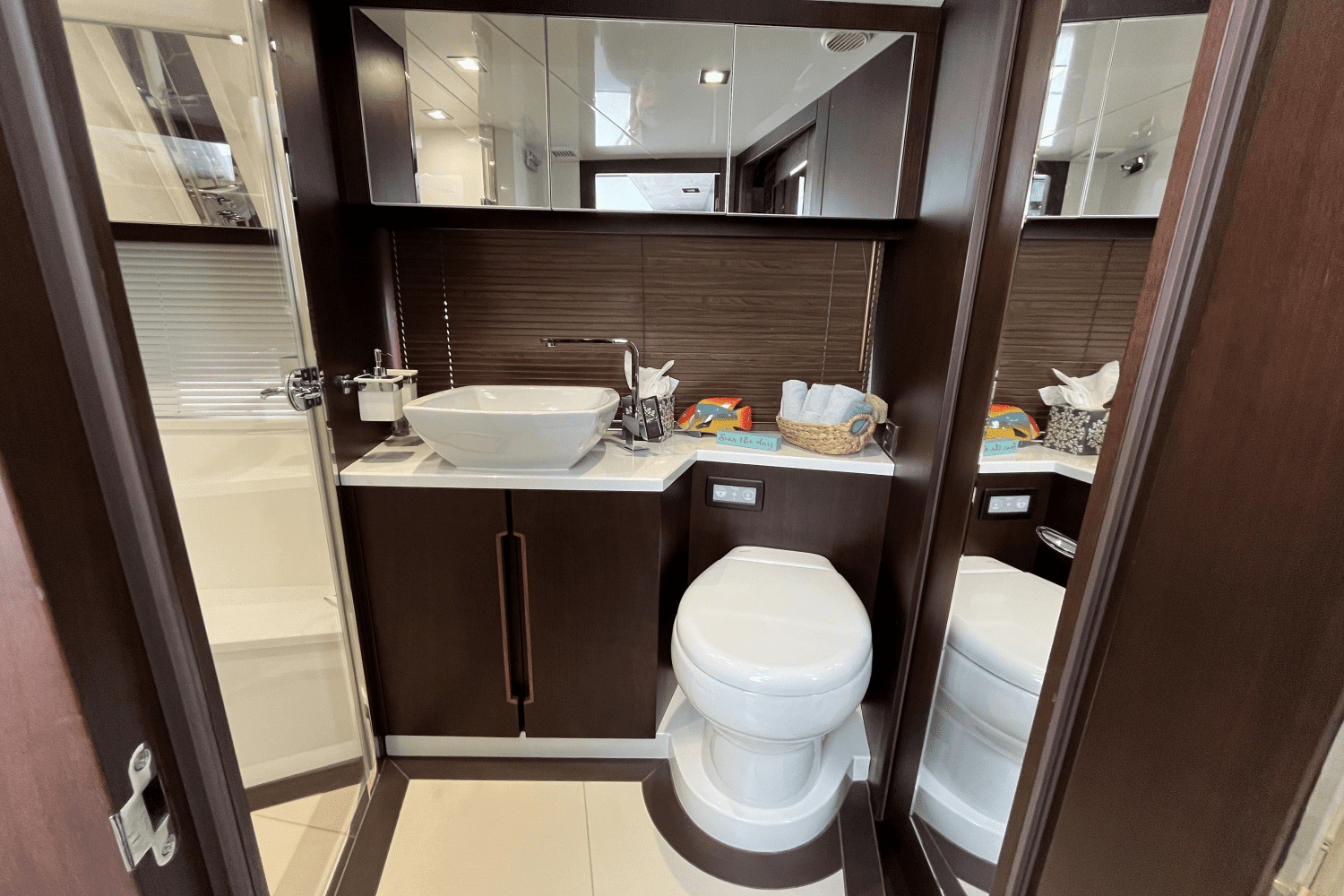 2020 Galeon
                                                             550 FLY Image Thumbnail #68