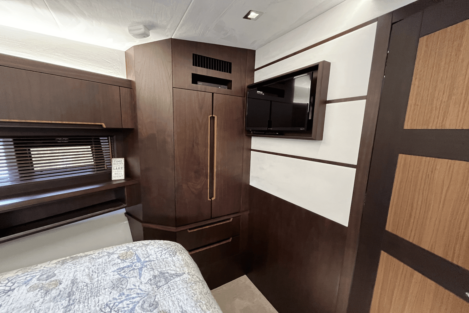 2020 Galeon
                                                             550 FLY Image Thumbnail #66