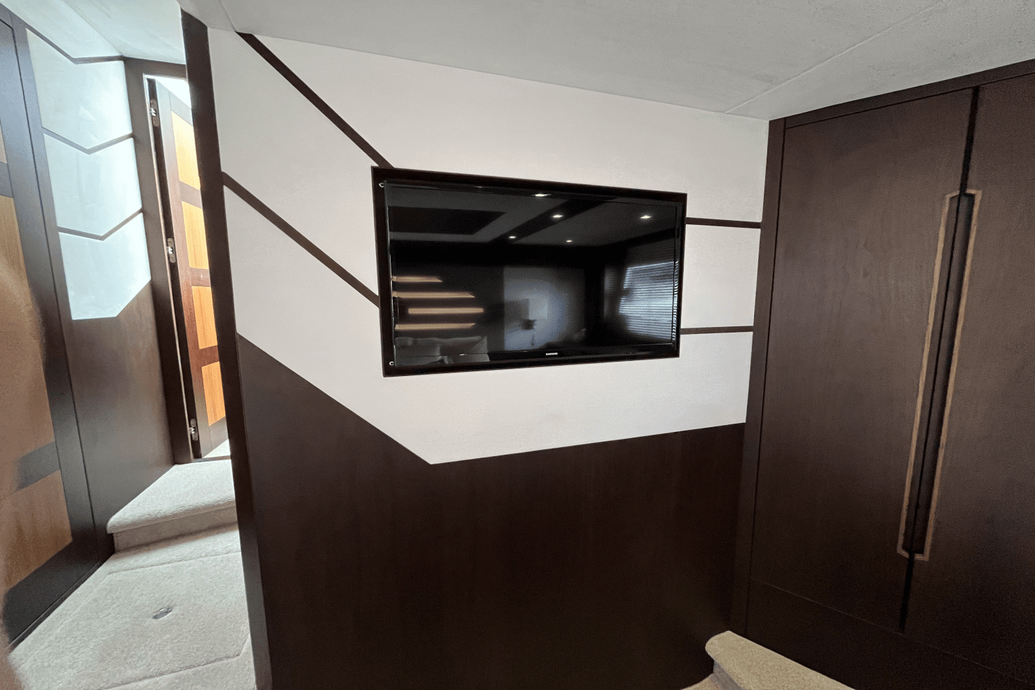 2020 Galeon
                                                             550 FLY Image Thumbnail #57
