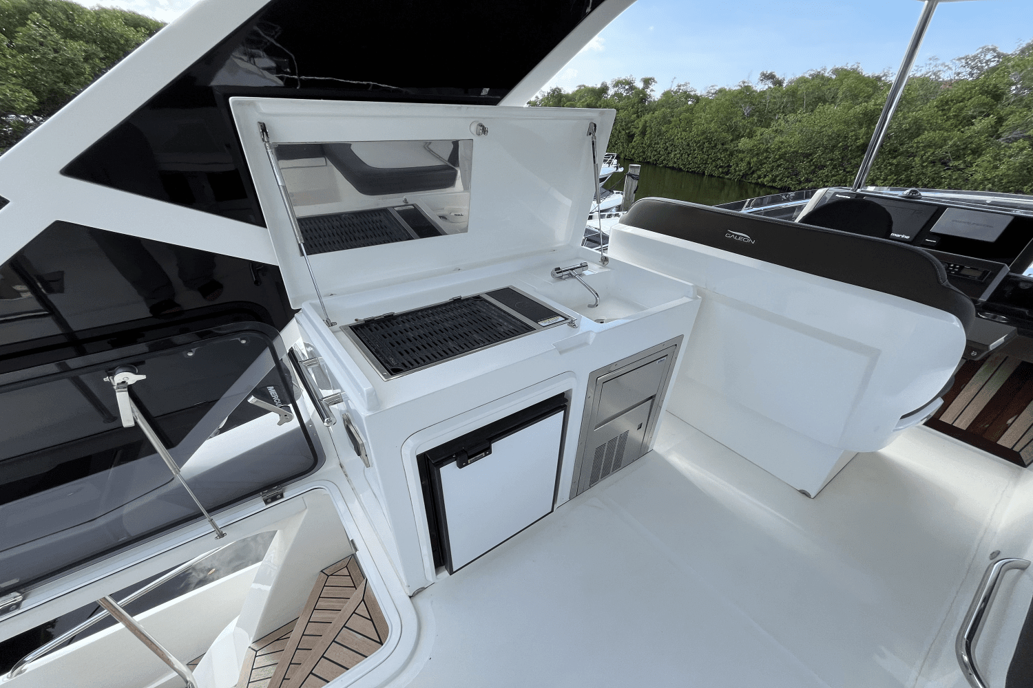 2020 Galeon
                                                             550 FLY Image Thumbnail #11