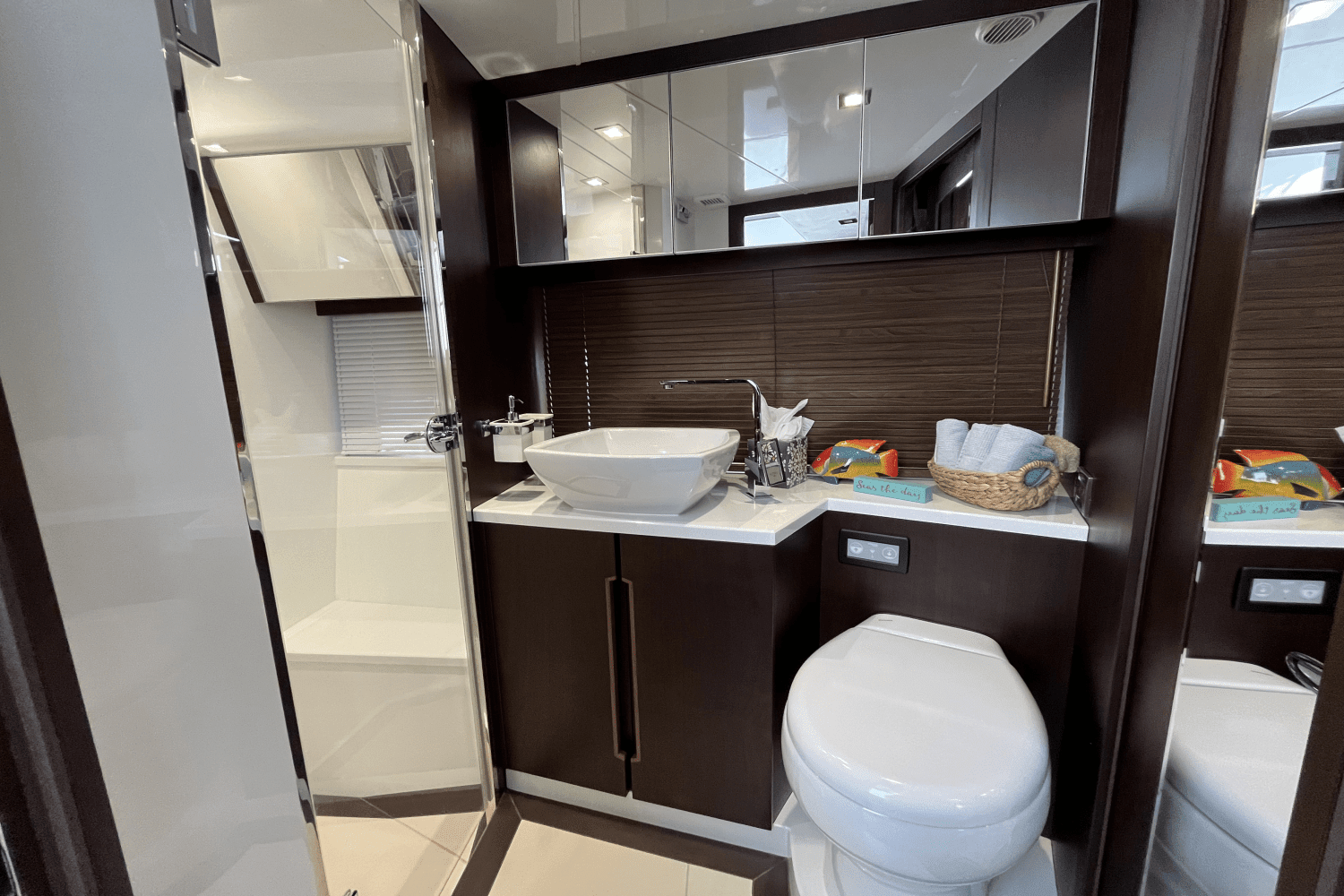 2020 Galeon
                                                             550 FLY Image Thumbnail #69