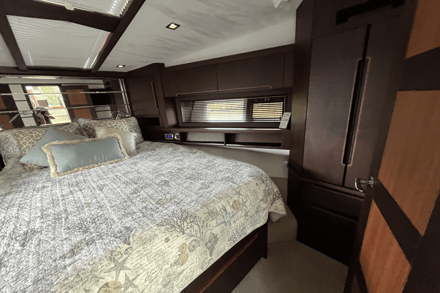2020 Galeon
                                                             550 FLY Image Thumbnail #64