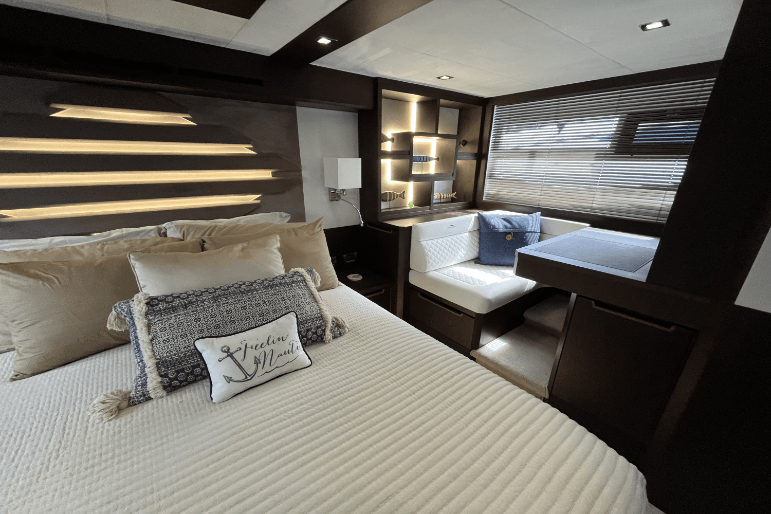 2020 Galeon
                                                             550 FLY Image Thumbnail #50