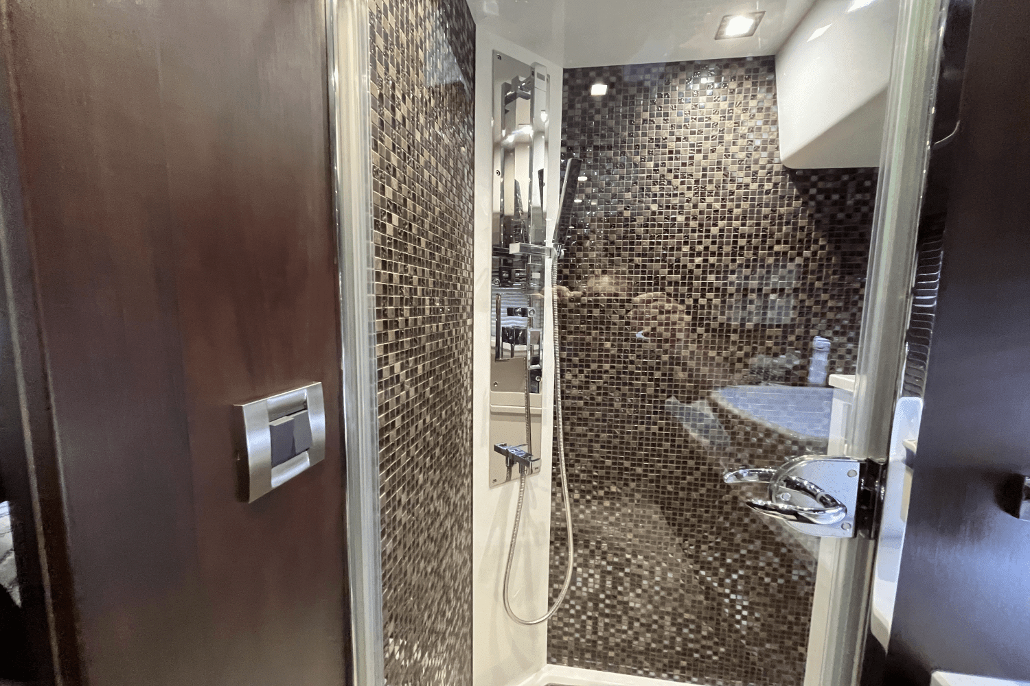 2020 Galeon
                                                             550 FLY Image Thumbnail #62