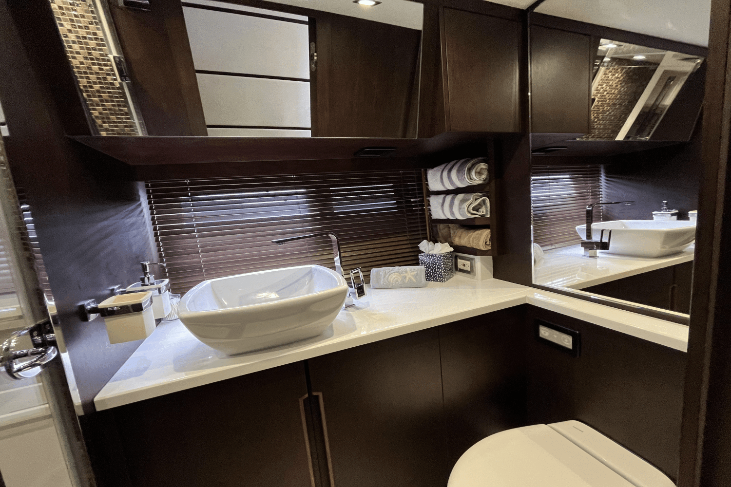2020 Galeon
                                                             550 FLY Image Thumbnail #59