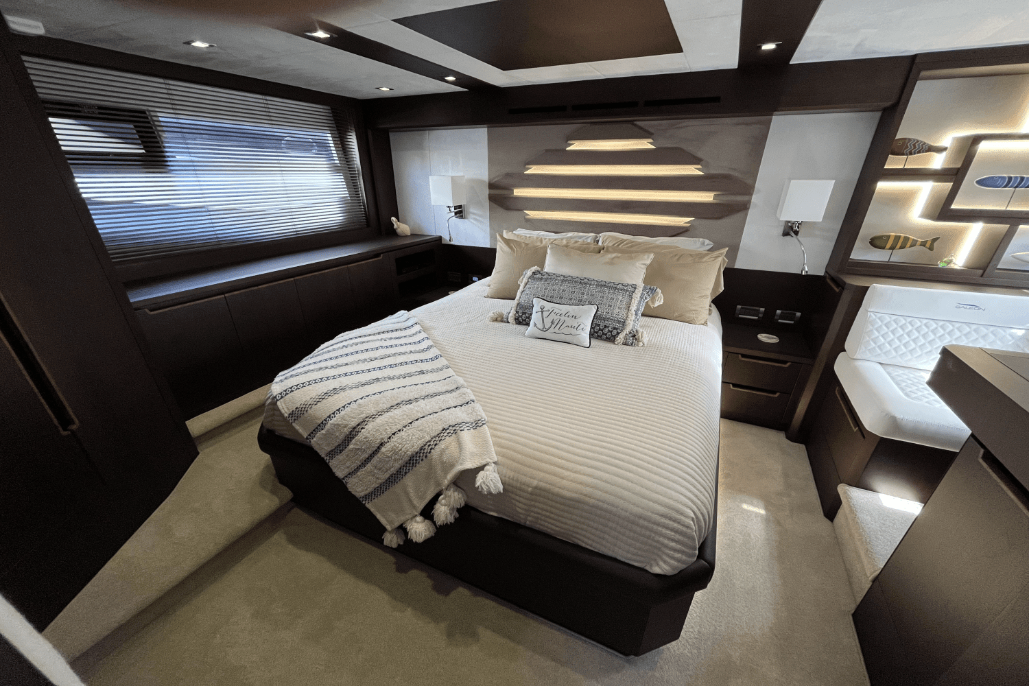 2020 Galeon
                                                             550 FLY Image Thumbnail #46