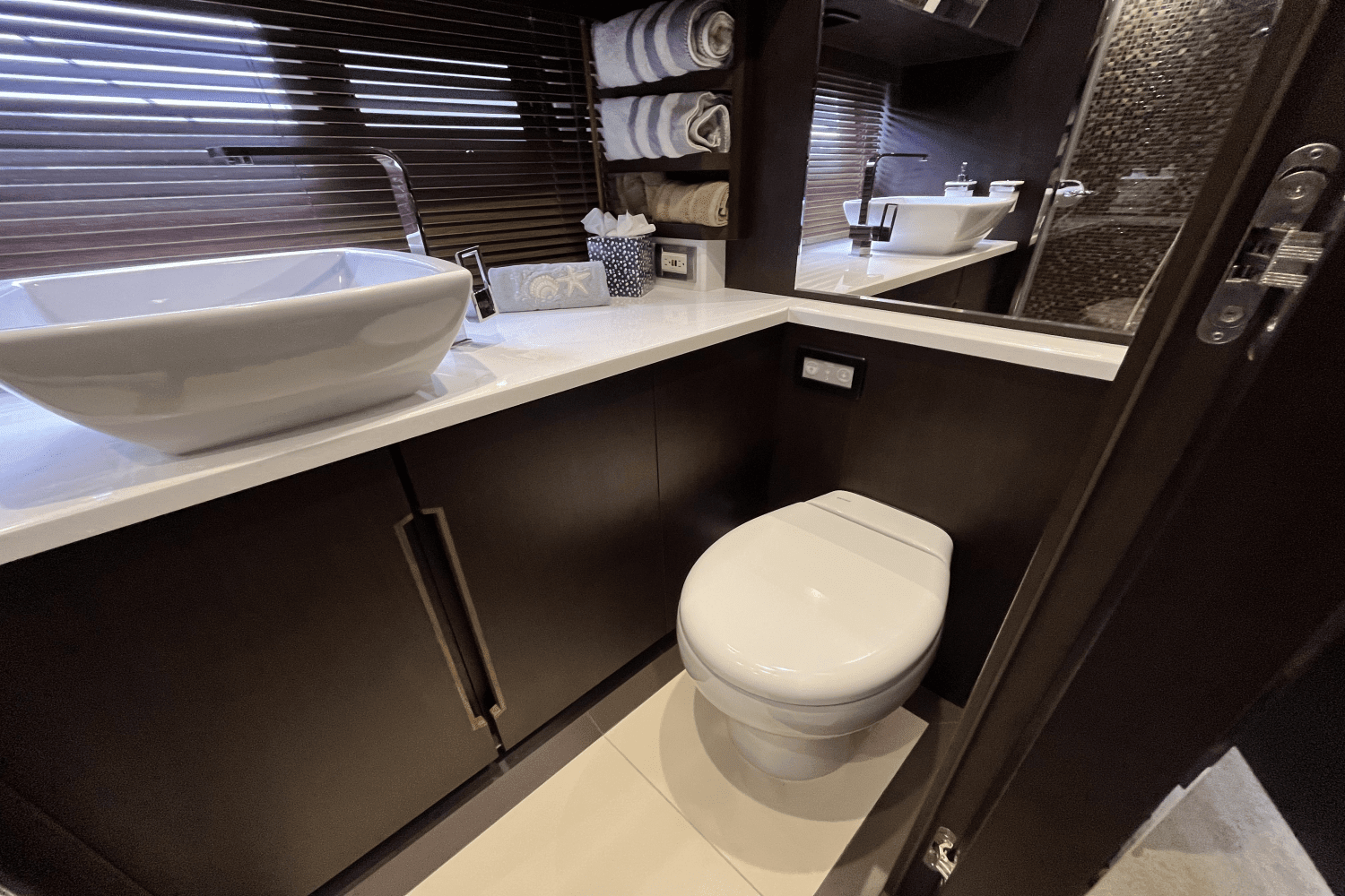 2020 Galeon
                                                             550 FLY Image Thumbnail #60