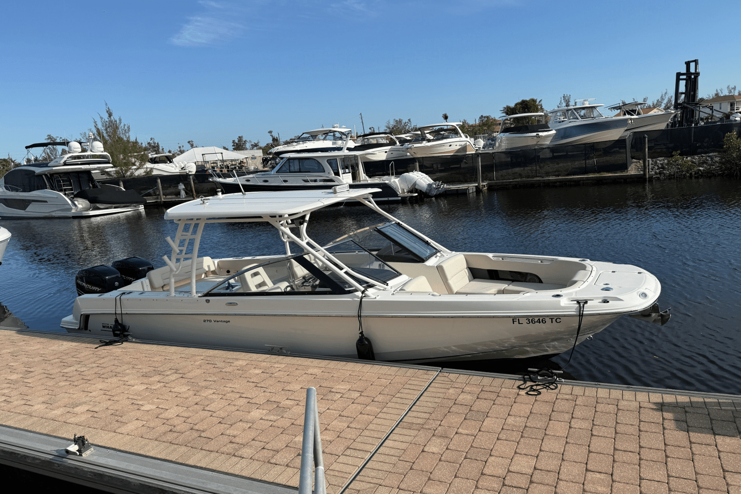 2018 Boston Whaler 270 VANTAGE Image Thumbnail #2
