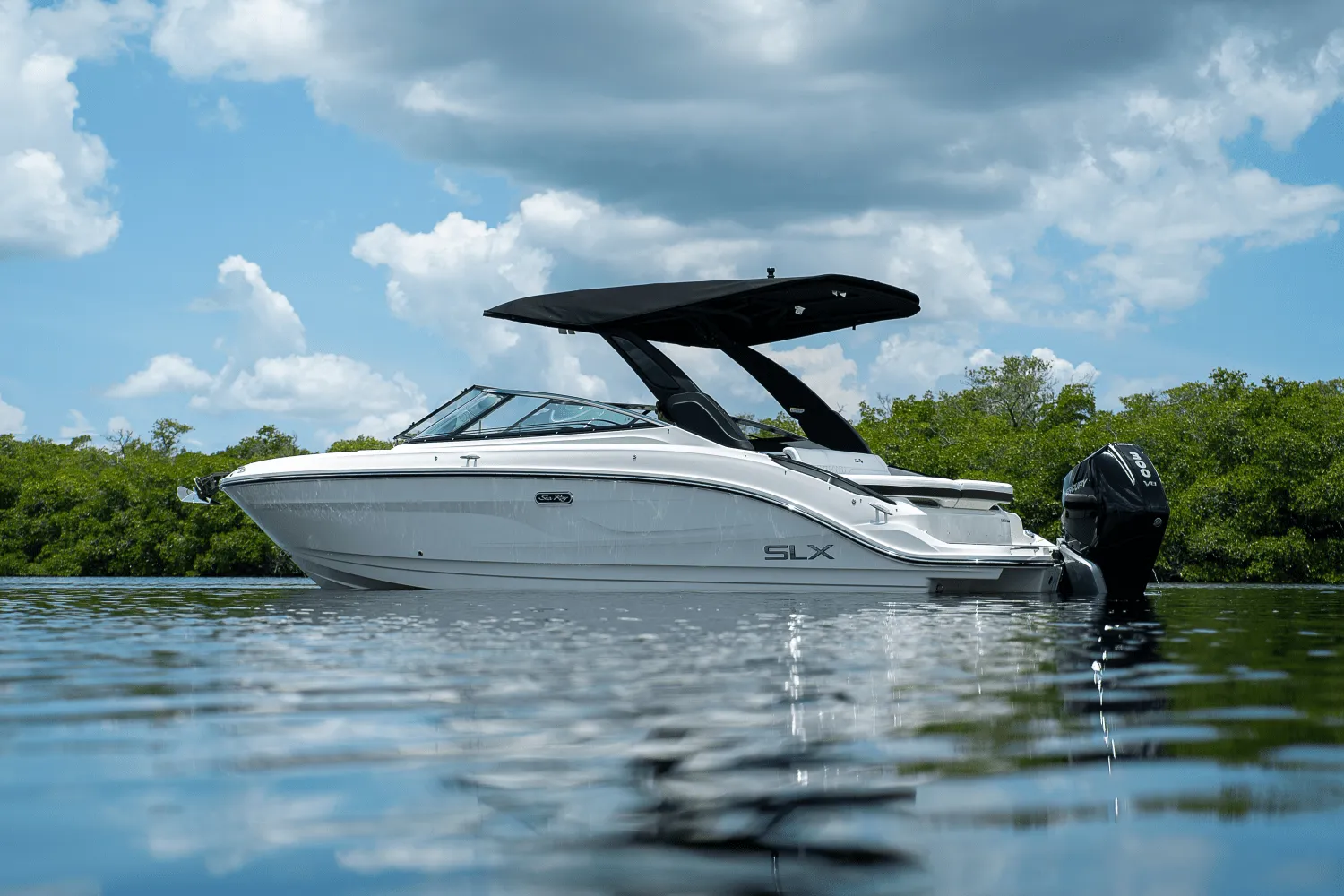 2026 Sea Ray SLX 260 Outboard Image Thumbnail #1