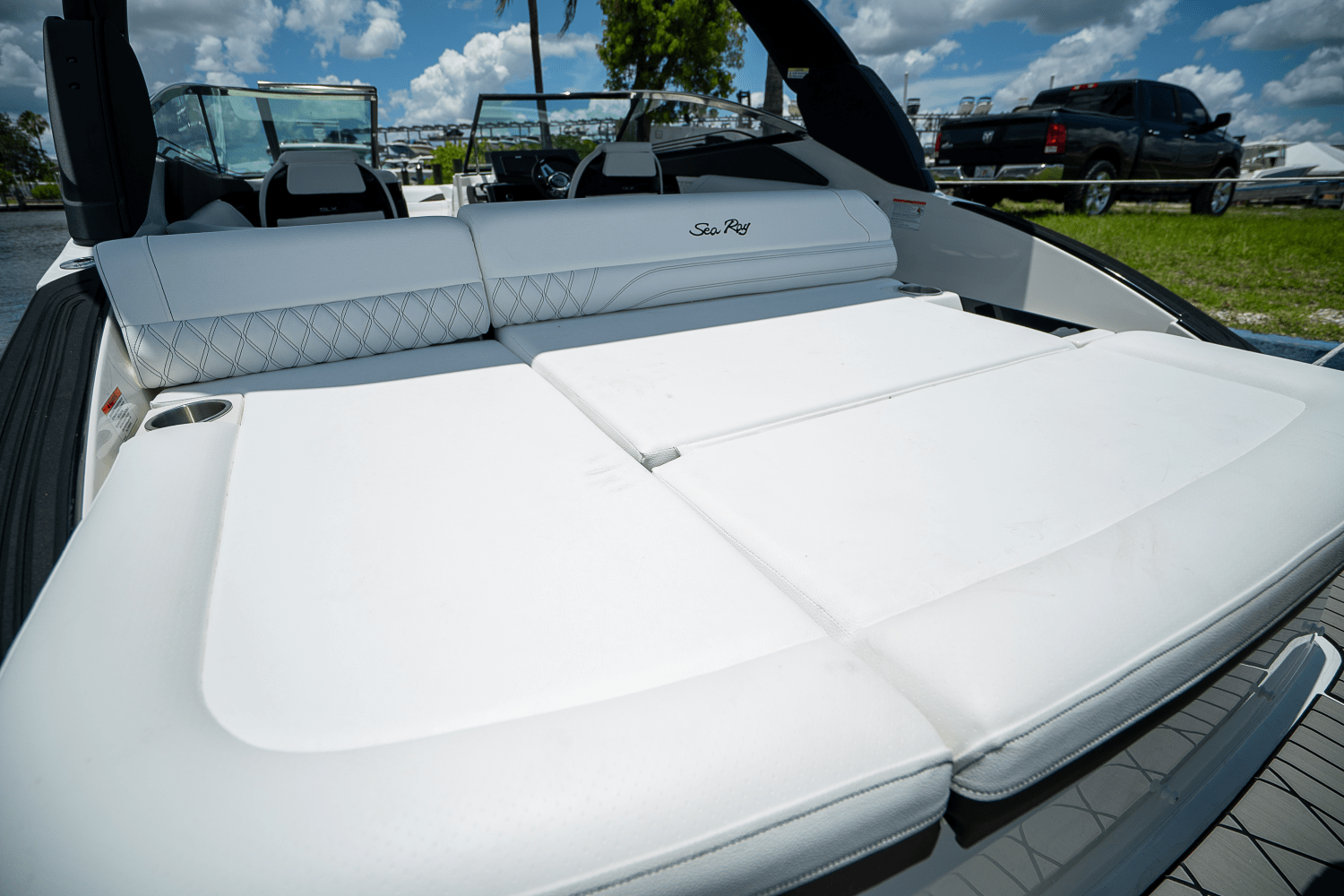 2026 Sea Ray 260SXO Image Thumbnail #4