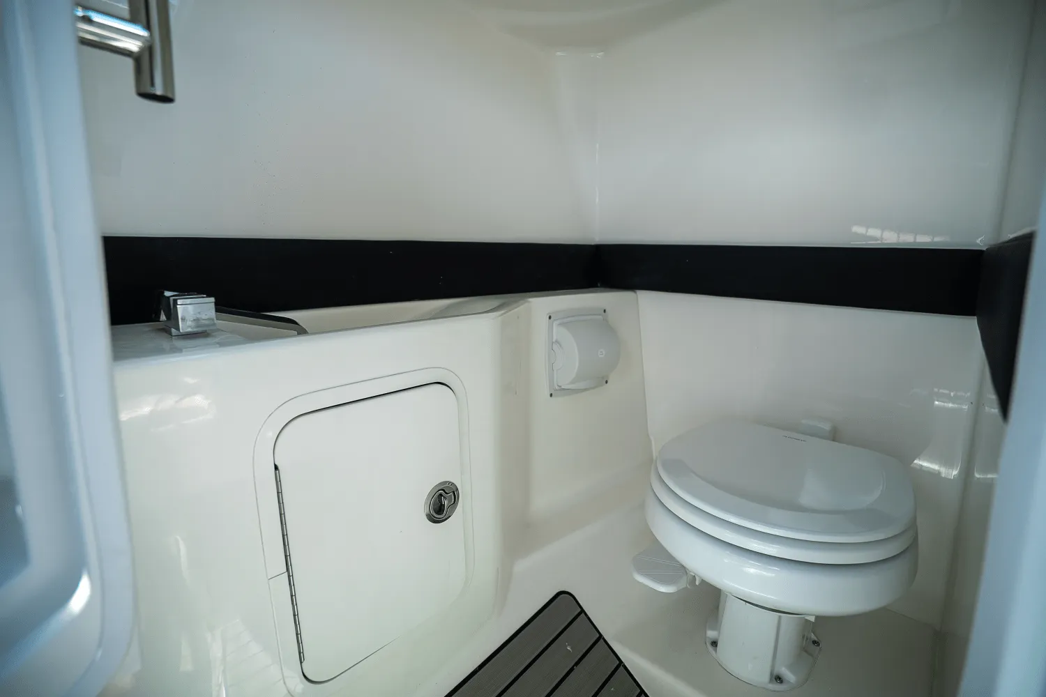 2026 Sea Ray SLX 260 Outboard Image Thumbnail #13