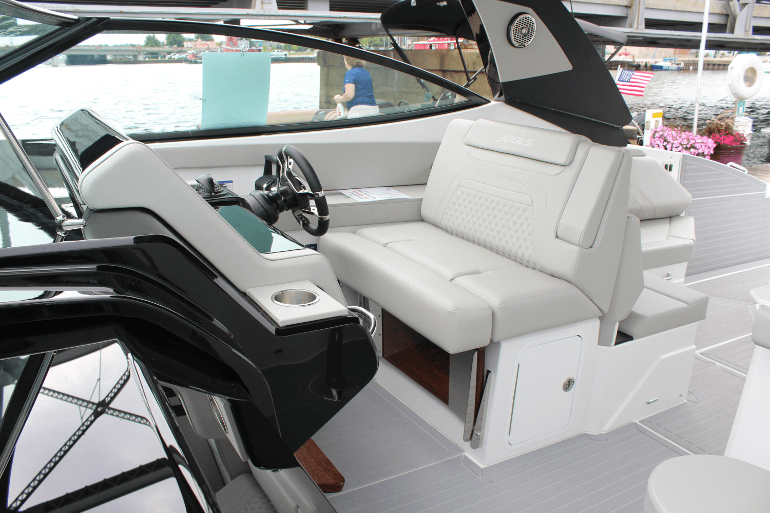 2025 Cruisers Yachts 38 GLS Outboard Image Thumbnail #11