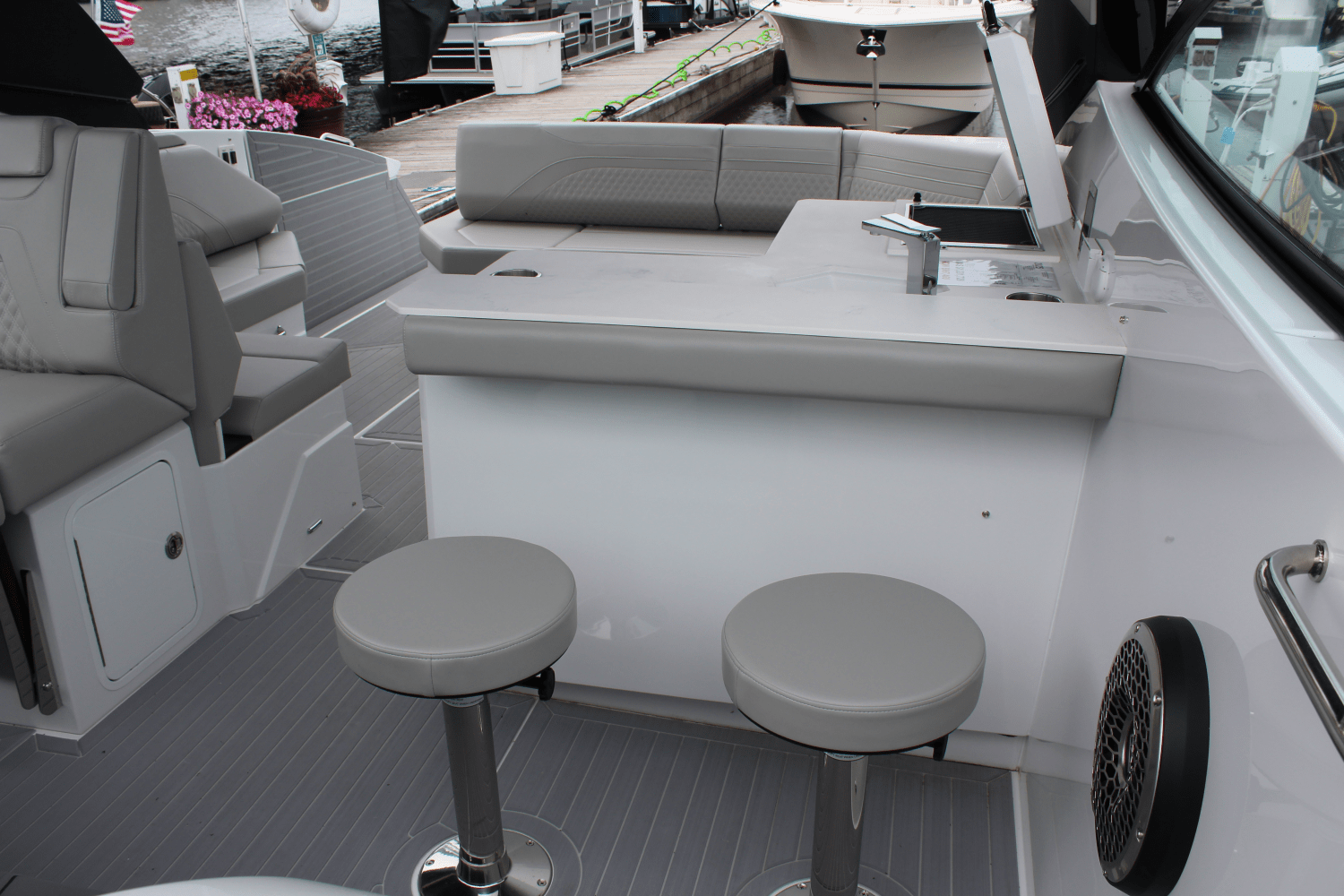 2025 Cruisers Yachts 38 GLS Outboard Image Thumbnail #13