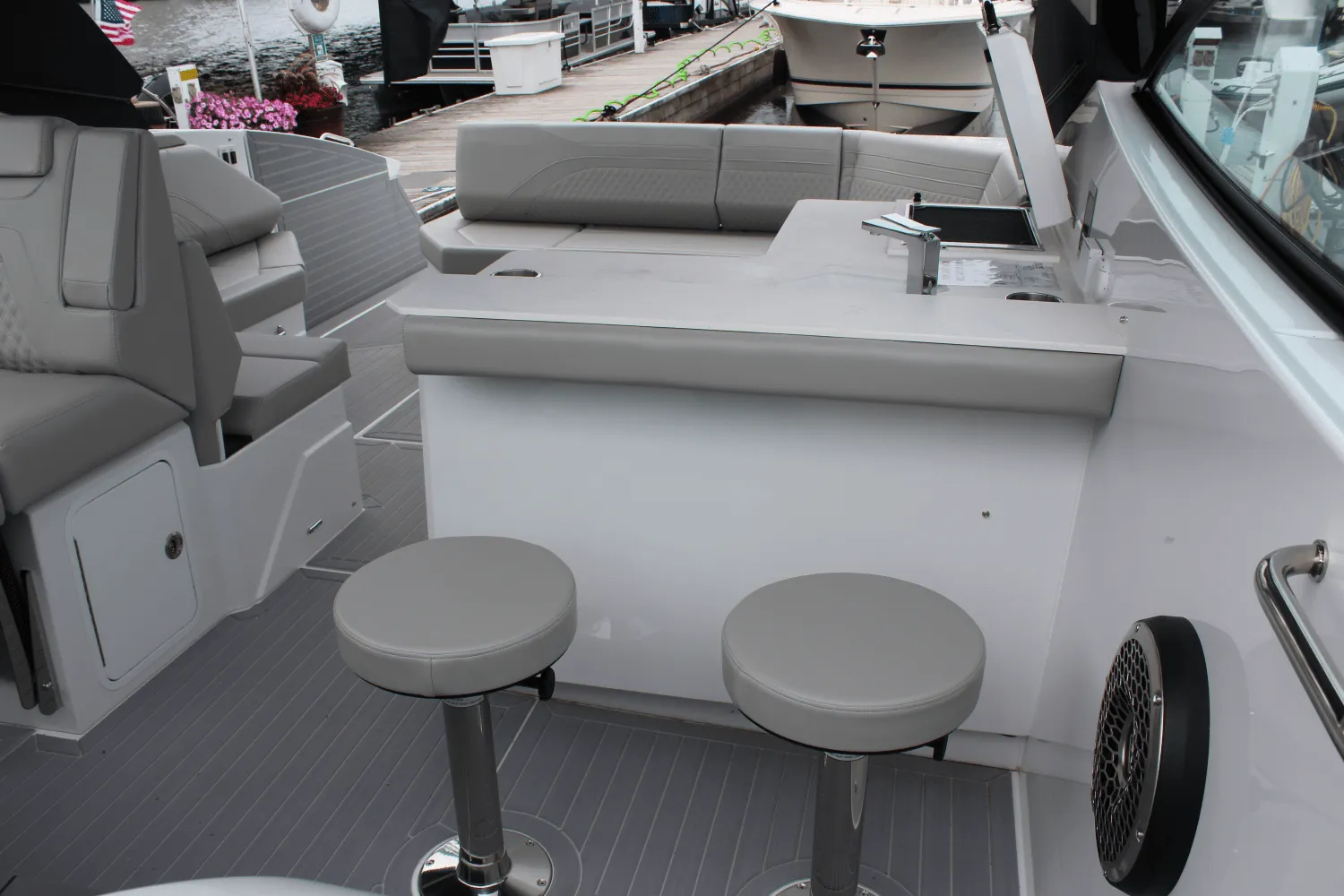 2025 Cruisers Yachts 38 GLS Outboard Image Thumbnail #13