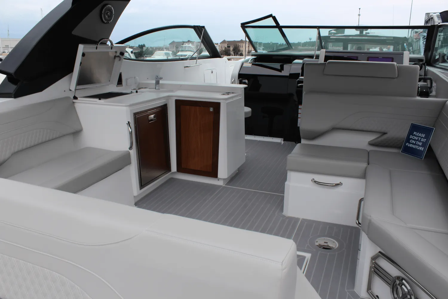 2025 Cruisers Yachts 38 GLS Outboard Image Thumbnail #5