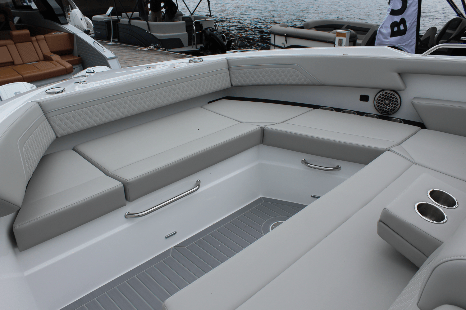 2025 Cruisers Yachts 38 GLS Outboard Image Thumbnail #14