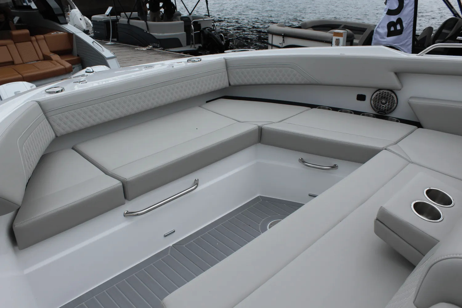 2025 Cruisers Yachts 38 GLS Outboard Image Thumbnail #14