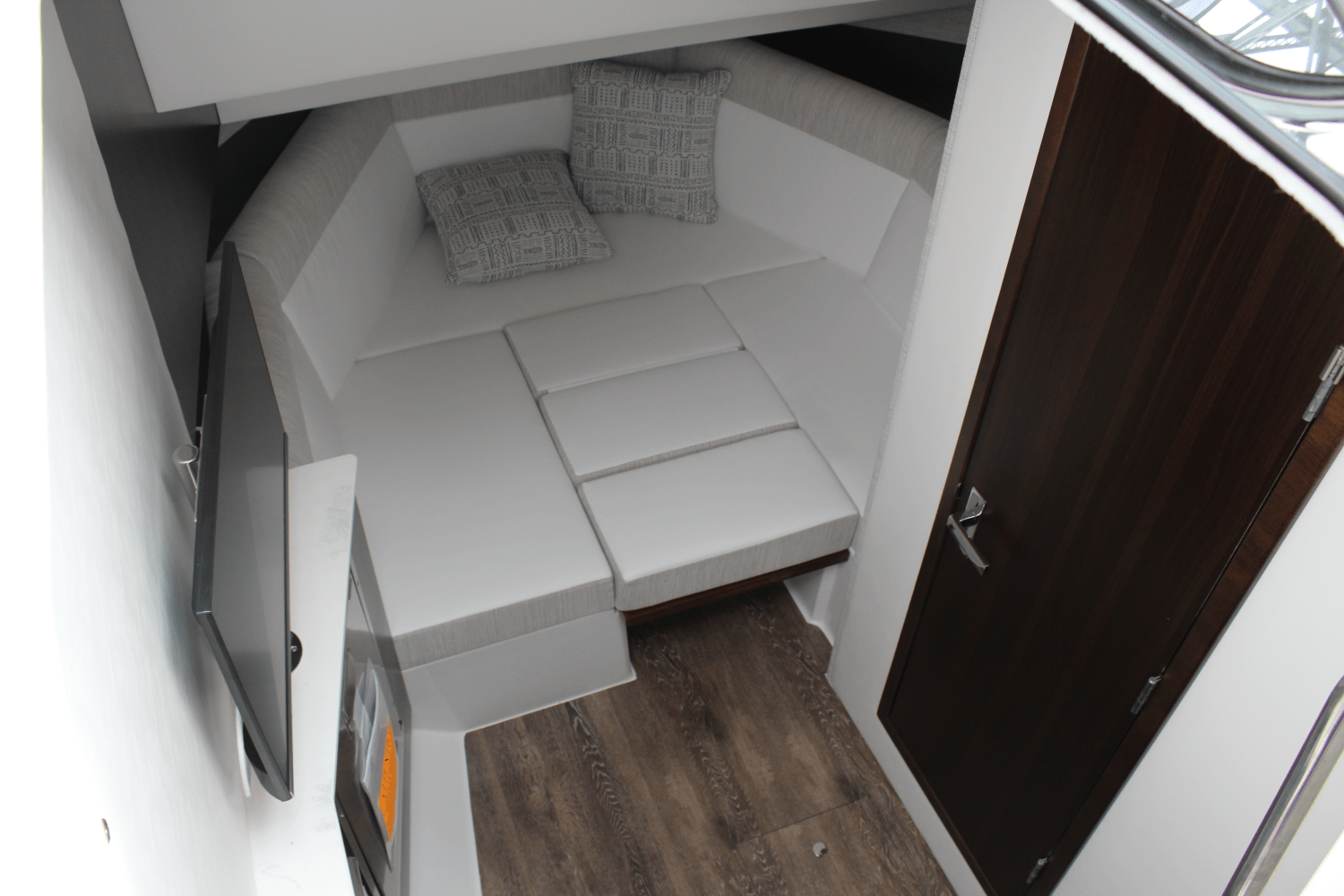 2025 Cruisers Yachts 38 GLS Outboard Image Thumbnail #19