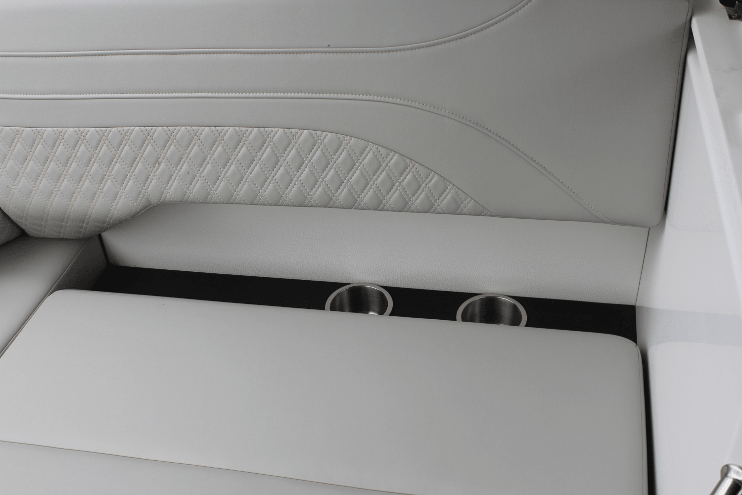 2025 Cruisers Yachts 38 GLS Outboard Image Thumbnail #8