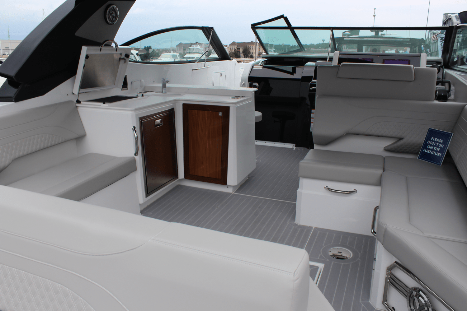 2025 Cruisers Yachts 38 GLS Outboard Image Thumbnail #5