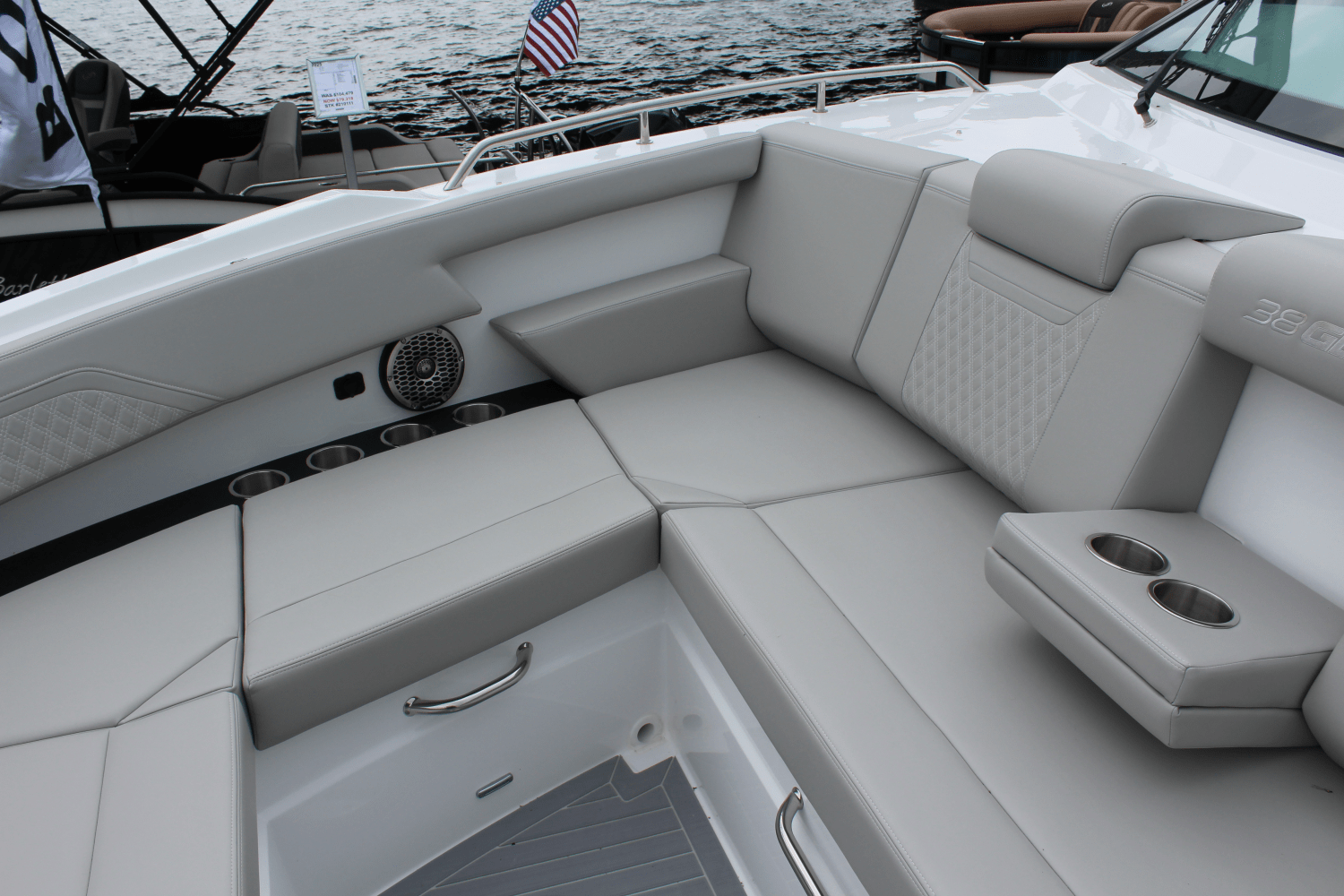 2025 Cruisers Yachts 38 GLS Outboard Image Thumbnail #15