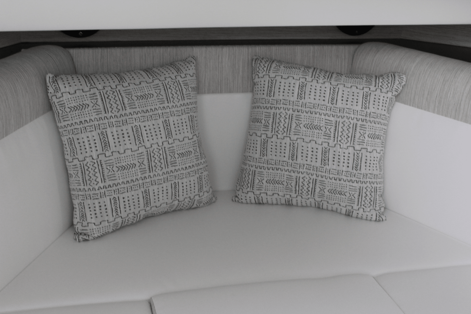 2025 Cruisers Yachts 38 GLS Outboard Image Thumbnail #20