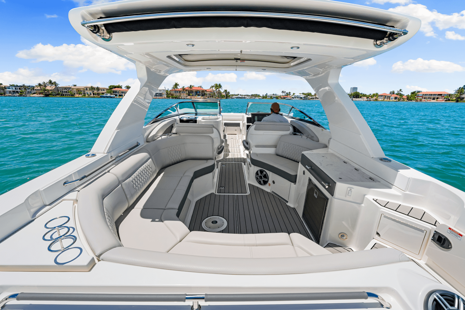 2026 Sea Ray SLX 350 Outboard Image Thumbnail #32