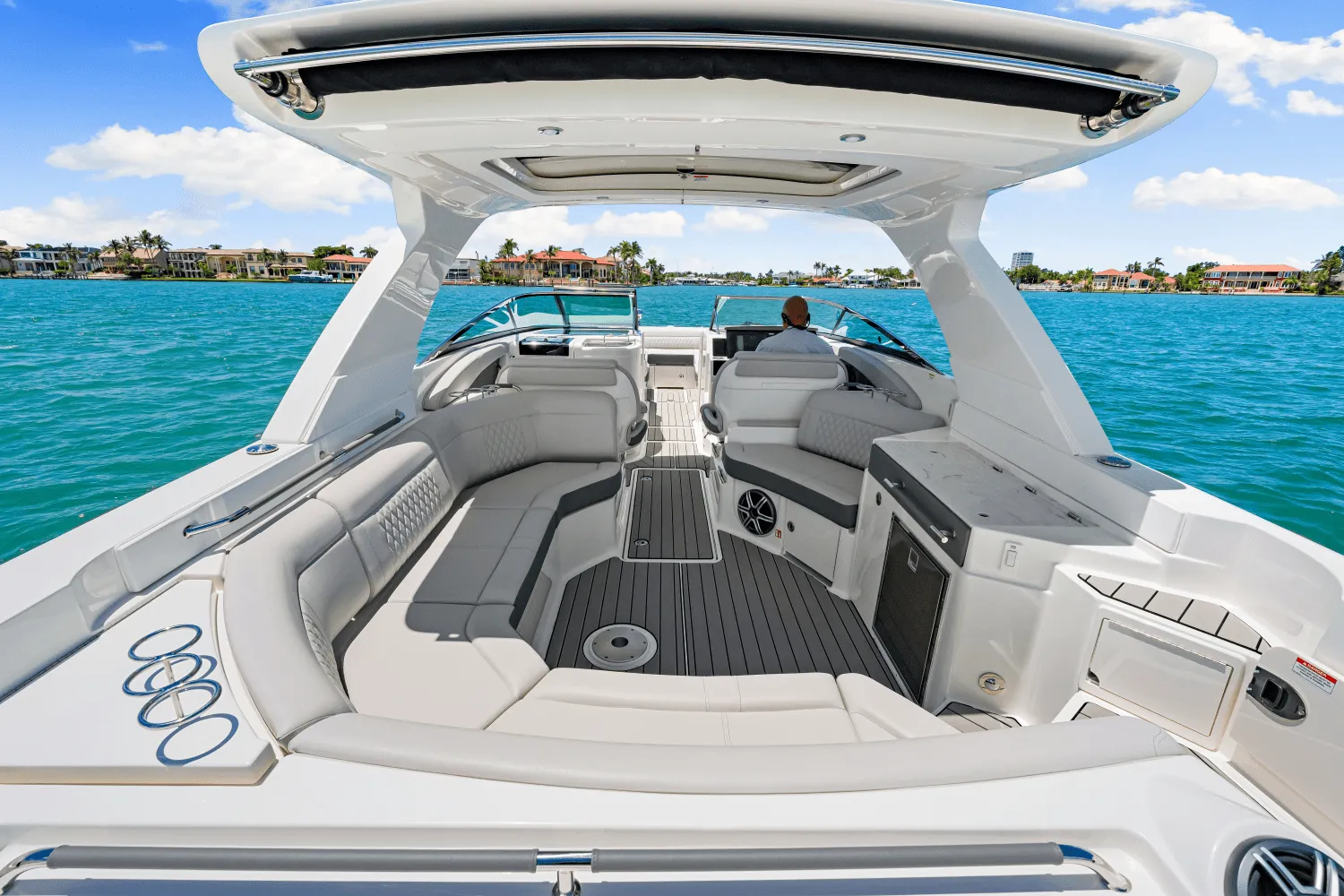 2026 Sea Ray SLX 350 Outboard Image Thumbnail #32