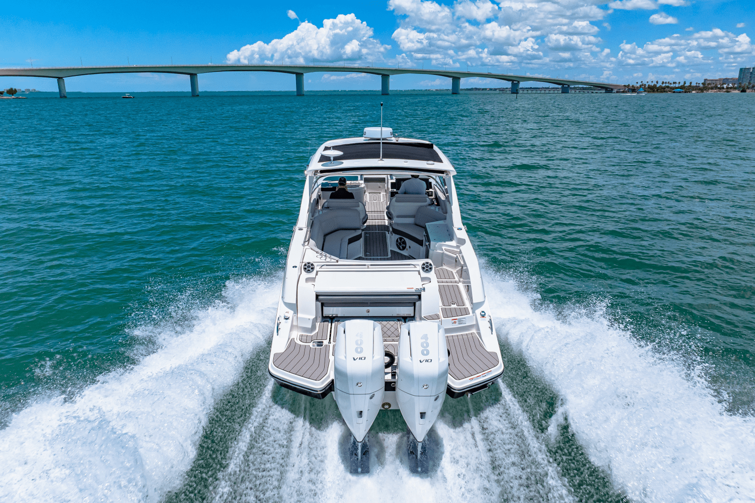 2026 Sea Ray SLX 350 Outboard Image Thumbnail #26