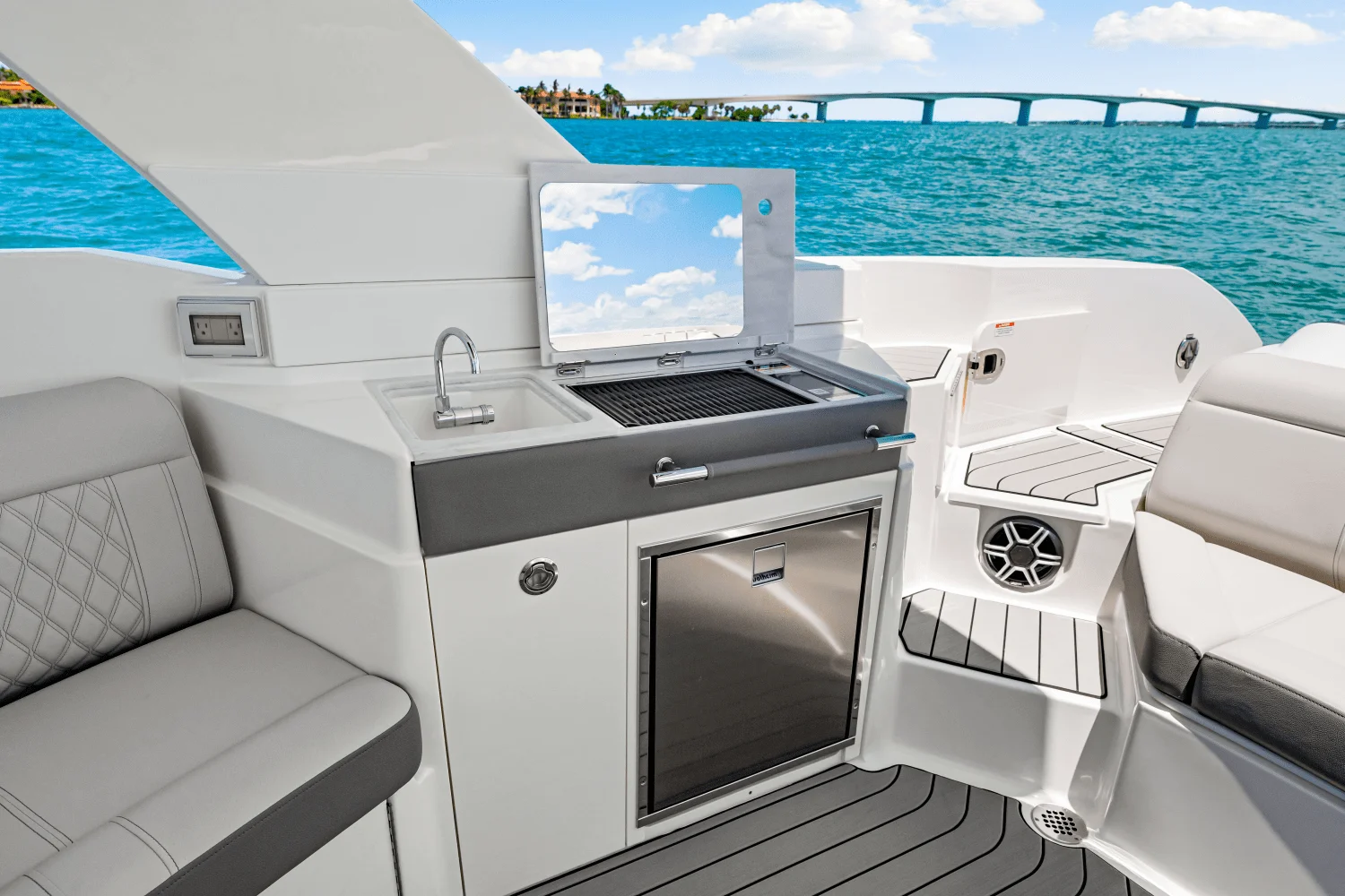 2026 Sea Ray SLX 350 Outboard Image Thumbnail #37