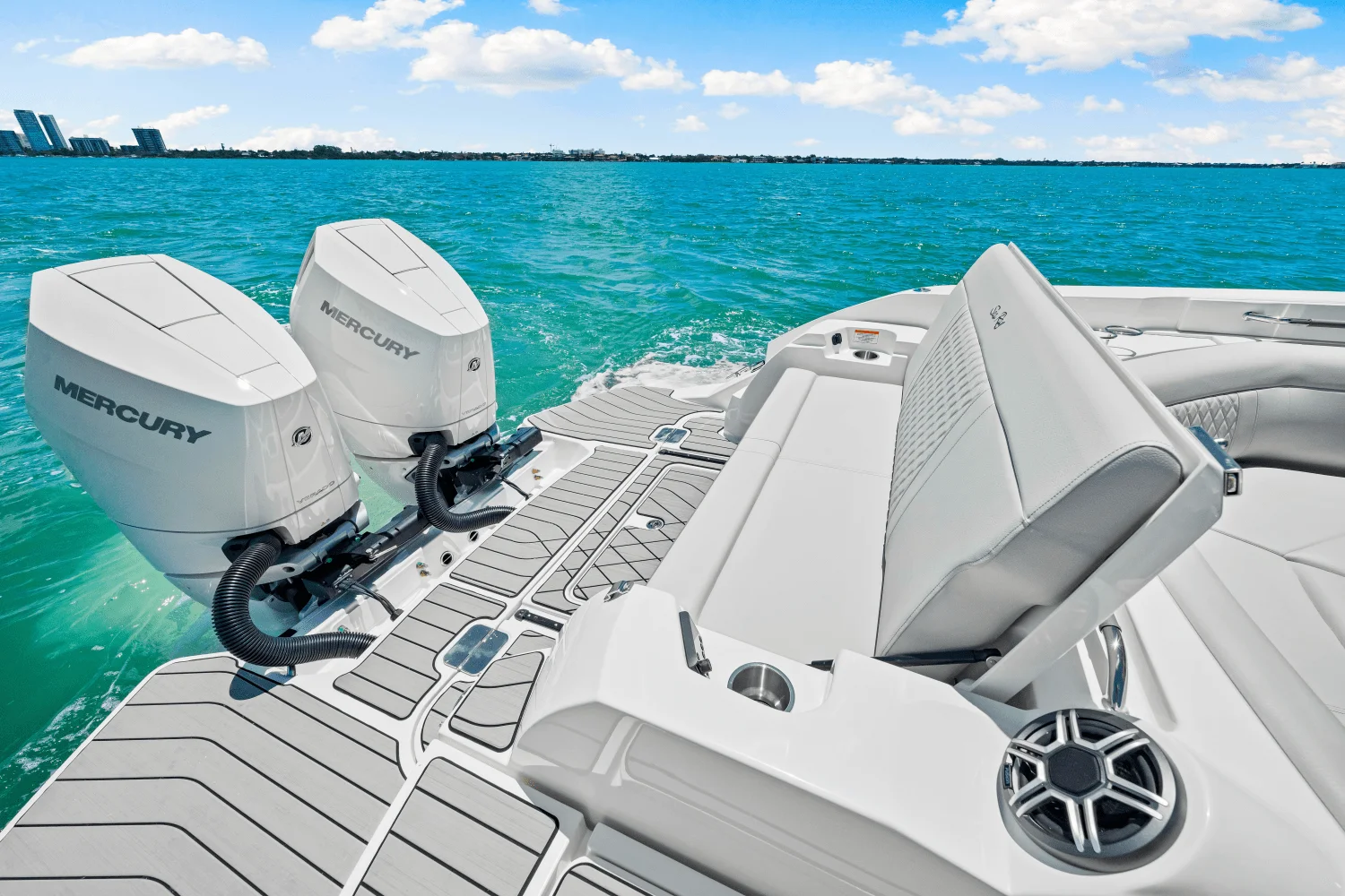 2026 Sea Ray SLX 350 Outboard Image Thumbnail #30
