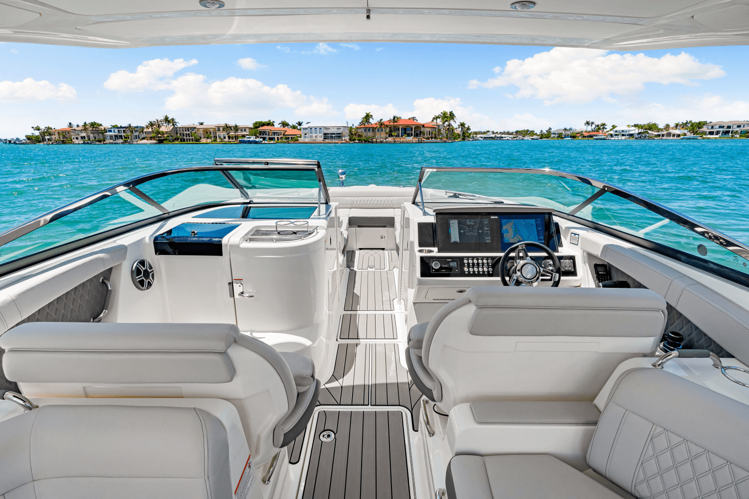 2026 Sea Ray SLX 350 Outboard Image Thumbnail #41