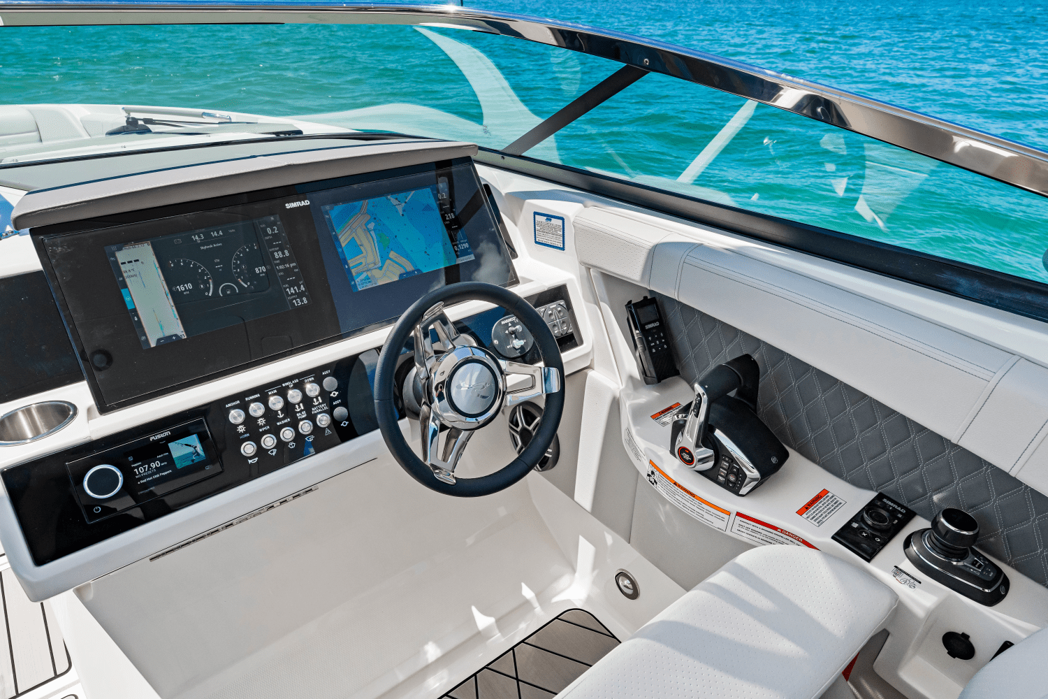 2026 Sea Ray SLX 350 Outboard Image Thumbnail #43