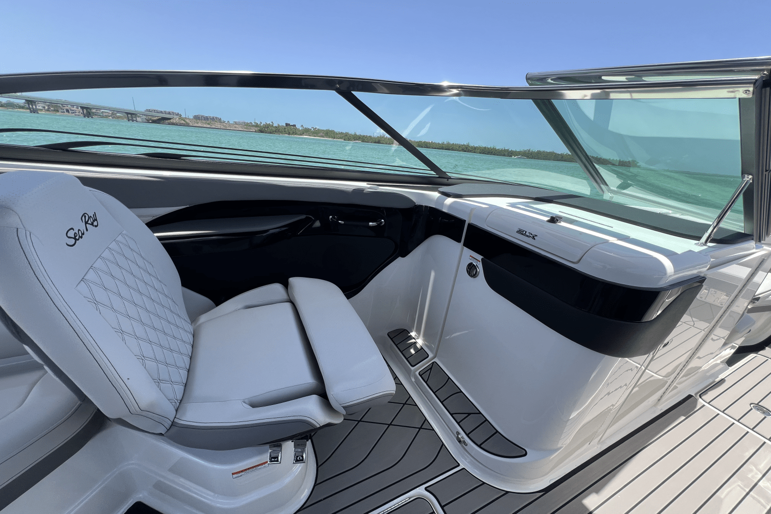 2025 Sea Ray SLX 280 Image Thumbnail #16