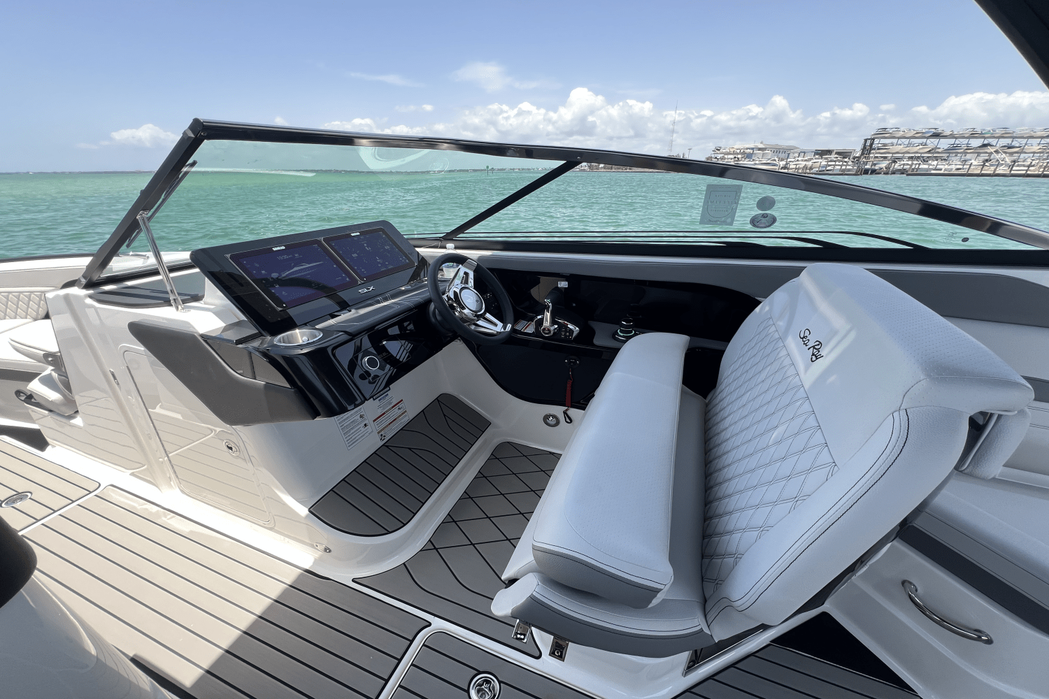 2025 Sea Ray SLX 280 Image Thumbnail #8
