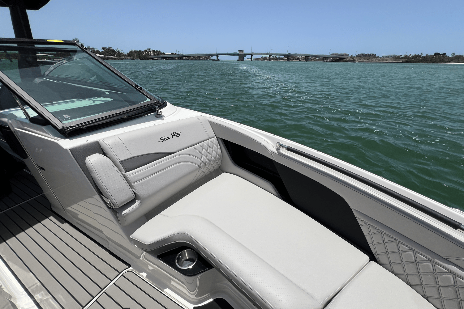 2025 Sea Ray SLX 280 Image Thumbnail #5