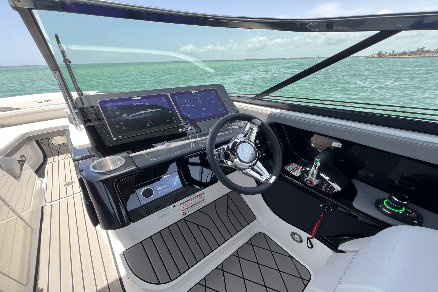 2025 Sea Ray SLX 280 Image Thumbnail #10