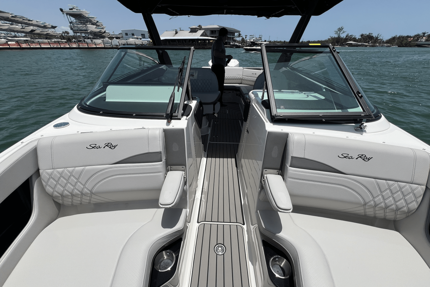 2025 Sea Ray SLX 280 Image Thumbnail #6