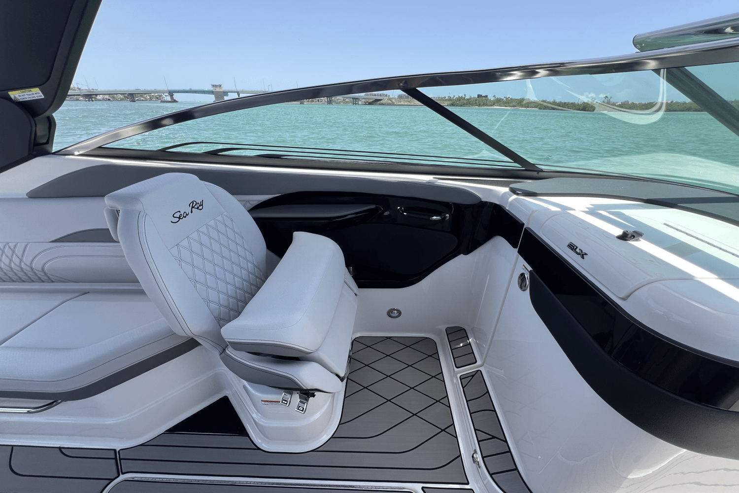 2025 Sea Ray SLX 280 Image Thumbnail #14